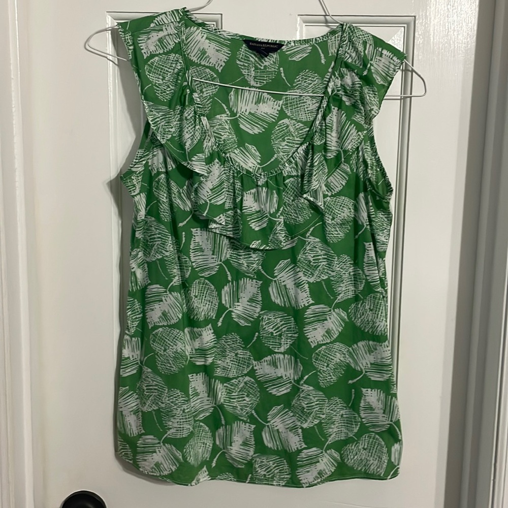 Banana Republic - xs- green leaf shirt